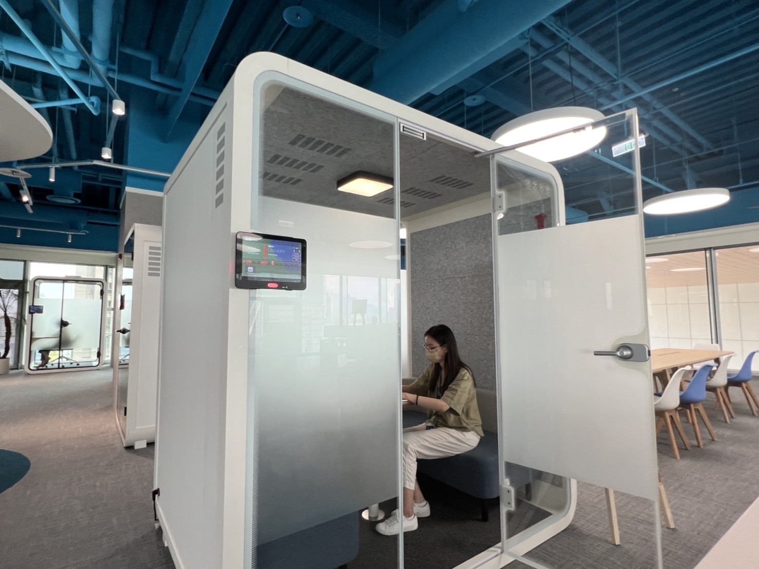 友達高雄據點的智慧行動辦公艙，展現友達在面板以外的研發應用軟實力