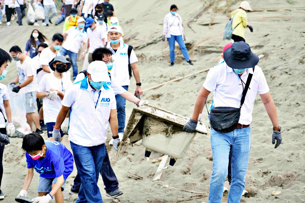 友達永續基金會2022 Ocean Party活動，與桃園市政府環保局、海湧工作室、觀音樹林里社區多方合作，一同手護台灣藍色海岸