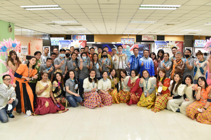 友達推動「安心、創新、用心、同心、盡心」五星職旅，為菲籍員工打造全方位照護，首度贏得「人權實踐與發展領袖獎」殊榮