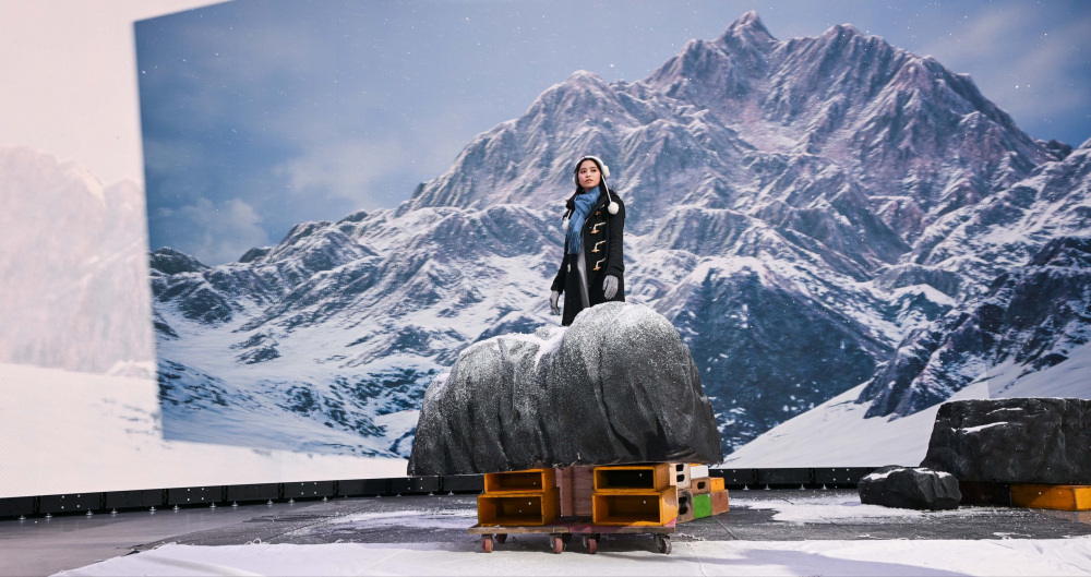 友達顯示屏專業調校技術與專案安裝經驗，使顯示屏呈現創作者想表達的精緻內容，讓表演者有沉浸式臨場感使演出逼真