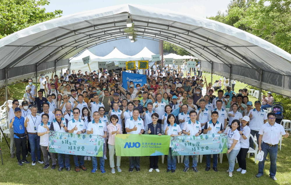 友達永續基金會號召企業志工、在地鄰里、產官學和供應商夥伴齊聚一堂，攜手植樹護樹，以行動實踐對環境友善的承諾