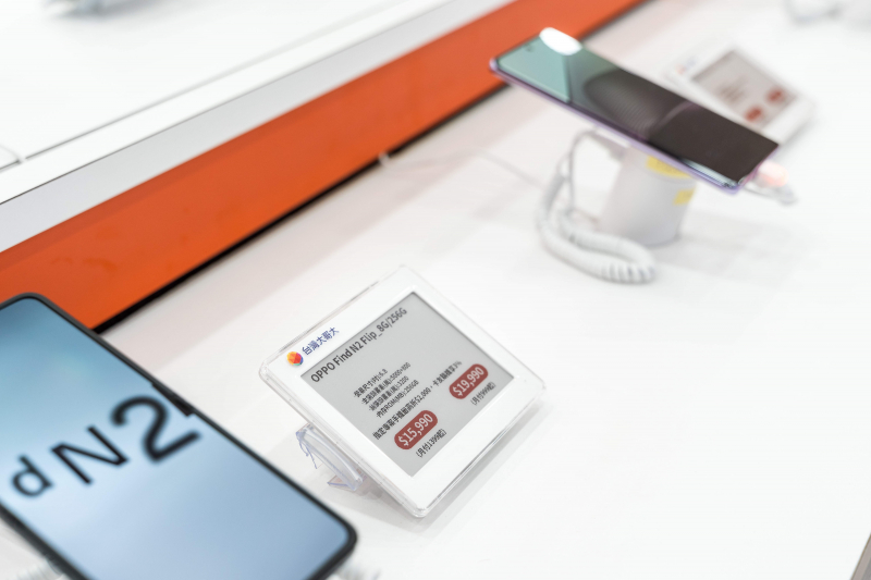 台灣大哥大導入創利空間ELSA電子價格牌系統，減少紙本印製與裁切，亦能即時調整產品價格及庫存標示