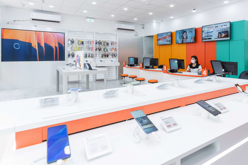 創利空間智慧零售軟硬整合方案，協助台灣大哥大門市完成數位內容行銷系統的佈建，打造全新世代的數位服務據點