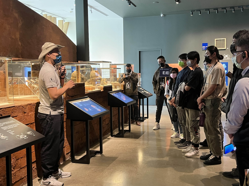 友達招募員工為文化志工，擔任文化館導覽大使，積極推廣文資保存、文史教育