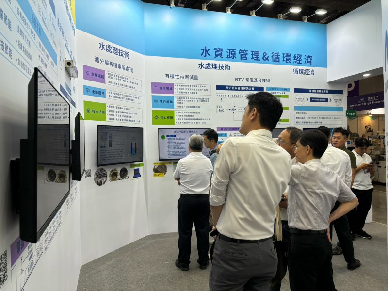 友達以深厚的智慧製造經驗發展永續戰略，積極延伸價值鏈，轉化成可供外界使用的綠色智慧服務，進軍SEMICON Taiwan 2024，提供半導體產業鏈打造AI世代的永續即戰力。