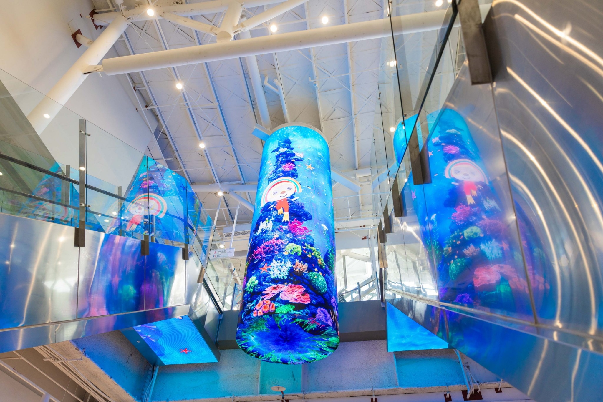 達擎與傑可達整合先進顯示技術與軟硬體應用服務，提供一系列大型LED顯示解決方案，為全新改裝開幕的「清水服務區」佈局嶄新視覺體驗。