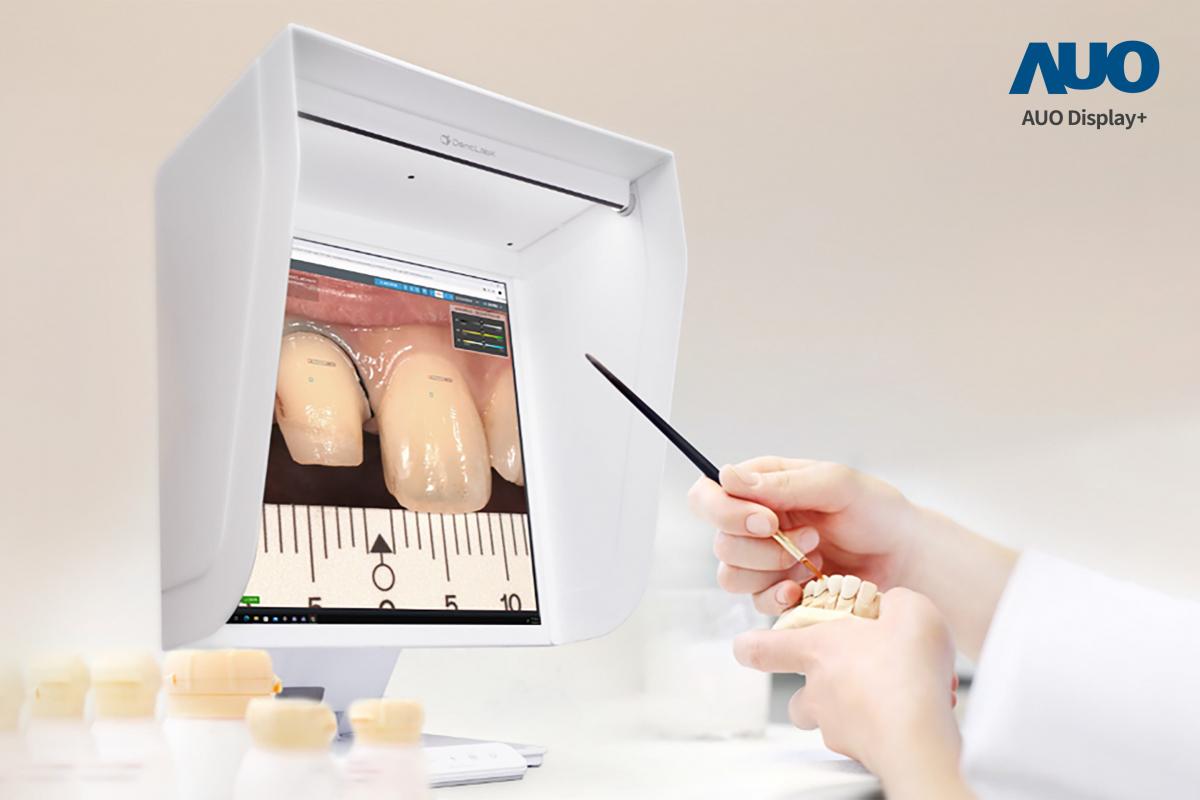 達擎智慧牙科比色解決方案獲得2025智慧顯示應用大賞之智慧醫療獎，透過獨家色彩還原運算及AI技術，以搭載友達A.R.T.先進抗反光顯示器，擬真還原影像，提升假牙製作效率並大幅降低重製率