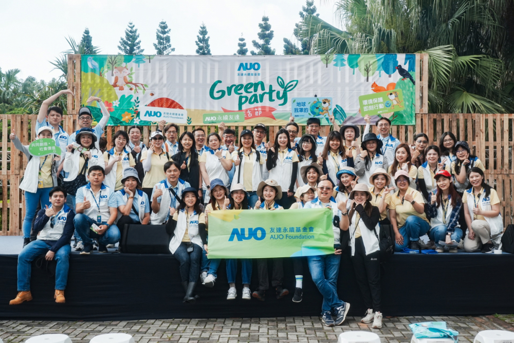友達積極推動低碳轉型、節能減碳與減塑行動，落實環境承諾與社會責任，榮獲「台灣百大永續典範企業獎」
