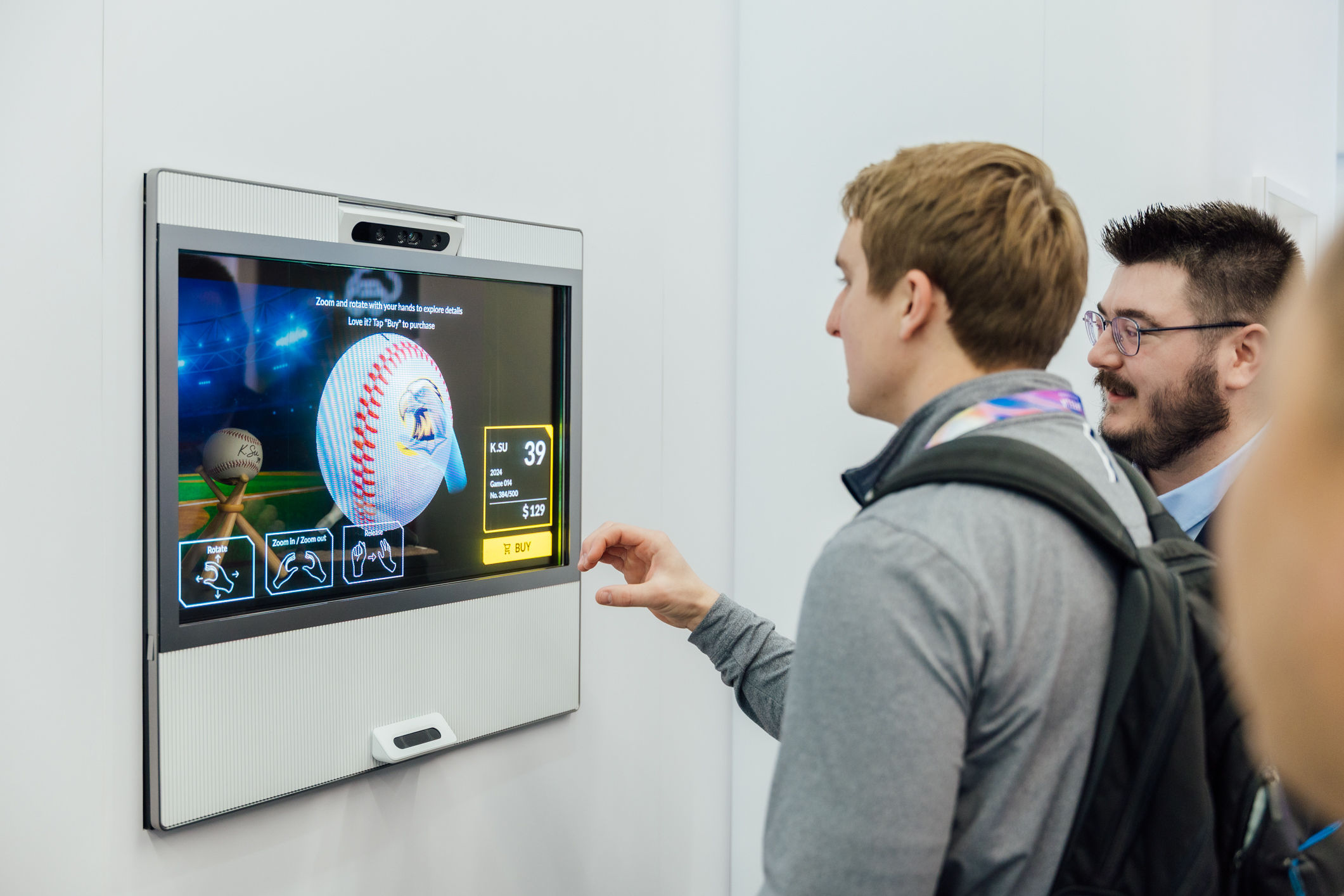 友達智慧移動透過專屬展間，與客戶深度聚焦，密切探討產品協作共創的機會與落地的可能性，激發人車互動的創新再進化，並結合輸出國際的Micro LED前瞻技術跨界應用，揭開更多元精彩的應用情境。