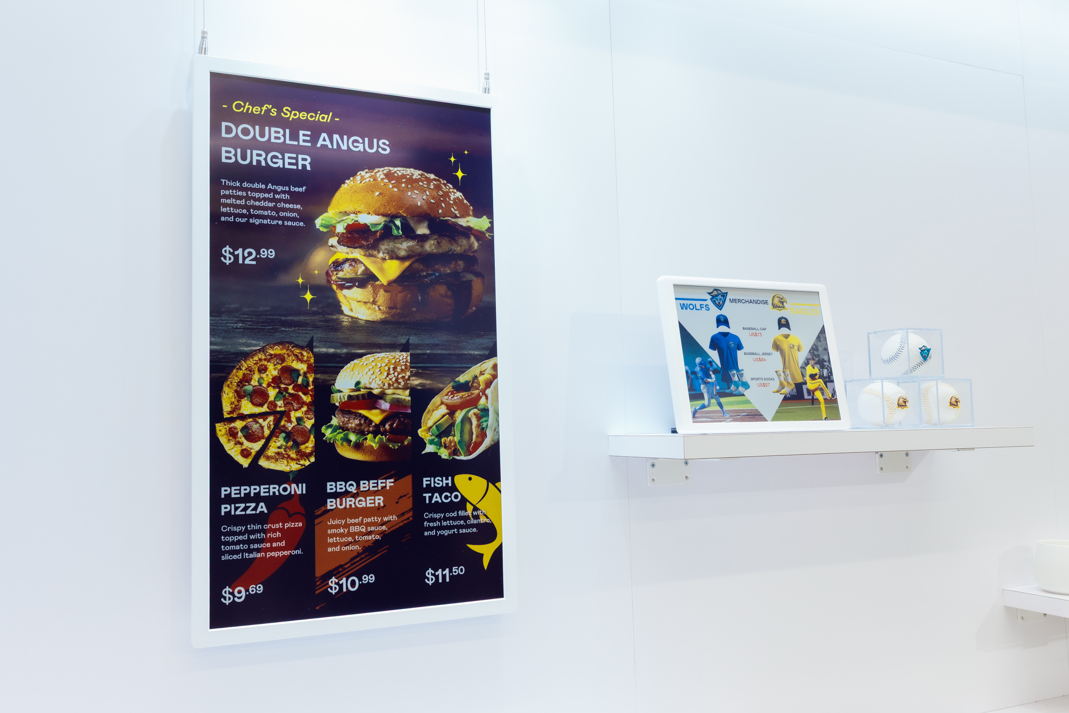 達擎開發的低功耗、全彩的aecoPost電子紙解決方案，僅在更新畫面時需要微量的電力驅動，無需佈建電線的便捷設計，使其可靈活應用、彈性選擇置放處；可搭配aecoTag電子貨架標籤解決方案，驅動商店內所有數位看板和電子貨架標籤，以遠端控制實現動態變價，提升門市人員作業效率，並以無紙化落實永續經營目標。