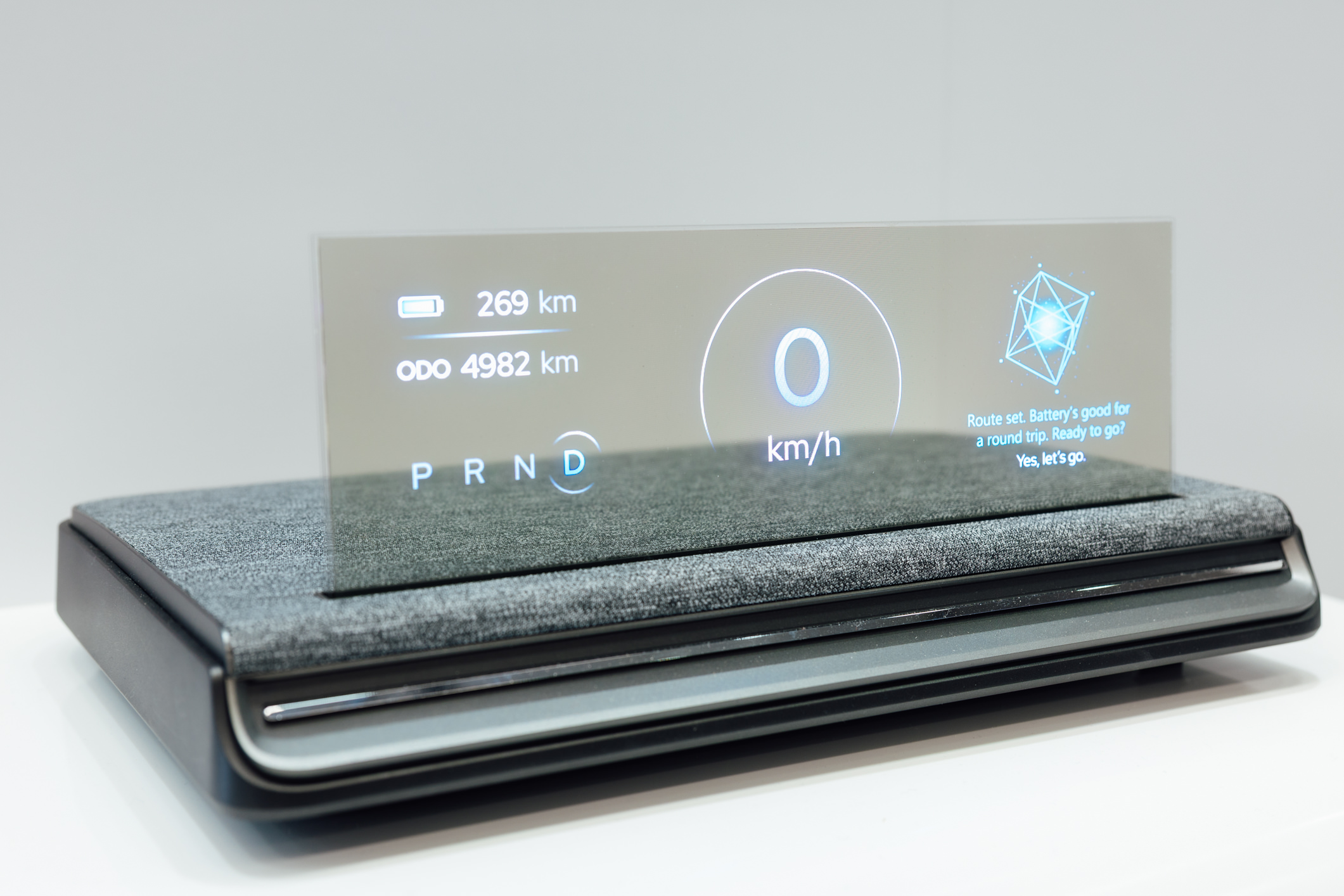 全球首款Aero Module透明Micro LED顯示器模組外觀輕盈通透，可與數位內容完美融合，提供動態顯示、先進控制、個人化沉浸感受。